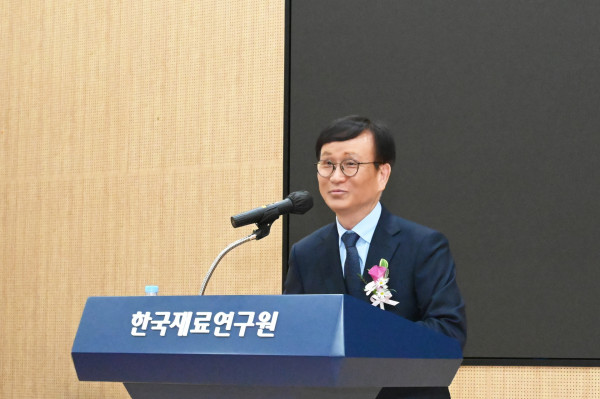 사진파일_최철진 한국재료연구원 제7대 원장이 취임식에서 취임사를 하고 있는 모습